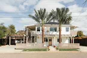 Elegant 2BR with Outdoor Space